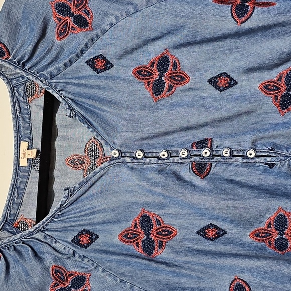 REBA Embroidered Blue & Red Women's Lightweight Denim Top *READ DESCRIPTION* - Picture 2 of 12